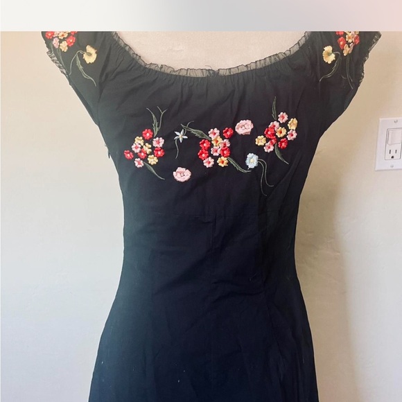 TRADE POST - Picture 3 of 4